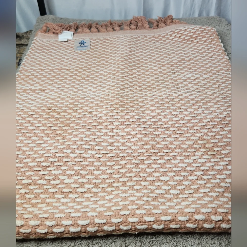 Coral & White Throw Rug - Threshold  - 32